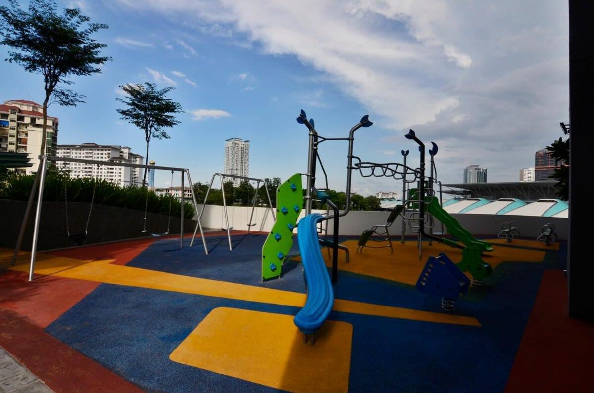 Apartment Comfy 2br Tritower Next To Jb Ciq, Jbcc & Capri