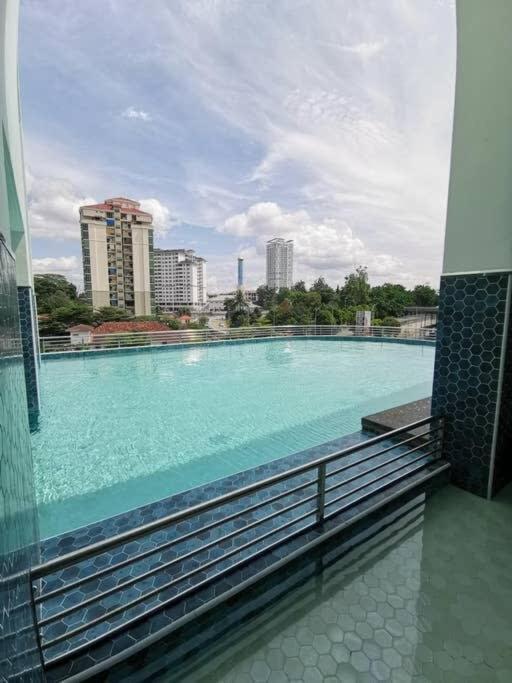 Apartment Comfy 2br Tritower Next To Jb Ciq, Jbcc & Capri *
