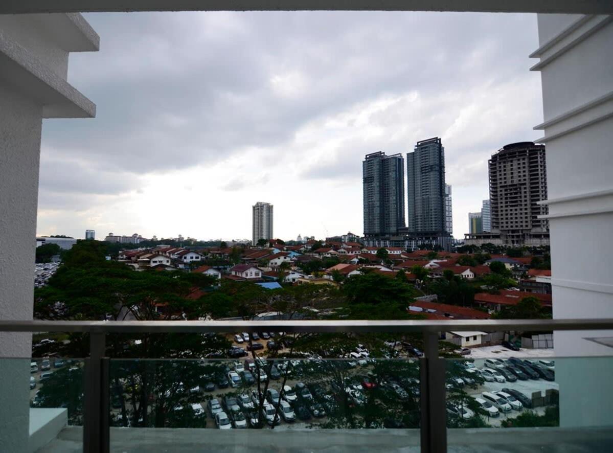 Comfy 2br Tritower Next To Jb Ciq, Jbcc & Capri * Johor Bahru