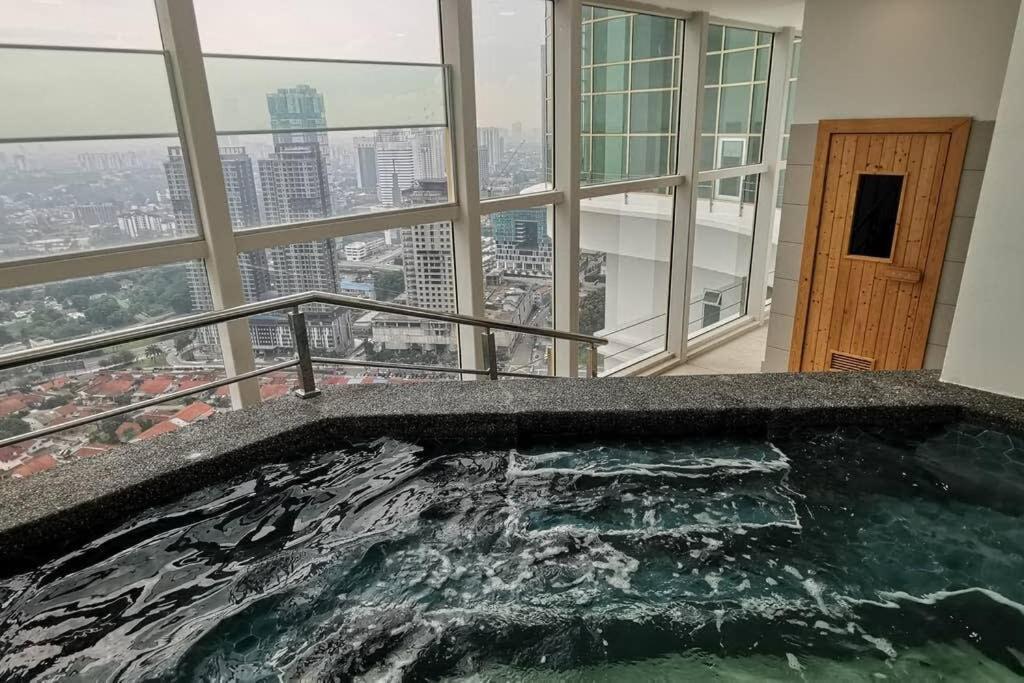 Comfy 2br Tritower Next To Jb Ciq, Jbcc & Capri Apartment Johor Bahru
