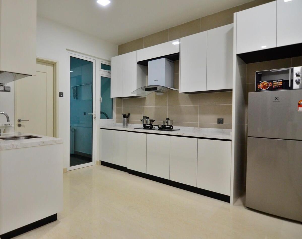 Comfy 2br Tritower Next To Jb Ciq, Jbcc & Capri Apartment *