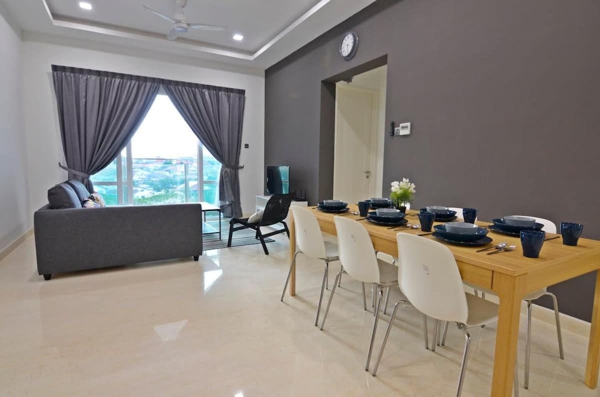 Comfy 2br Tritower Next To Jb Ciq, Jbcc & Capri *